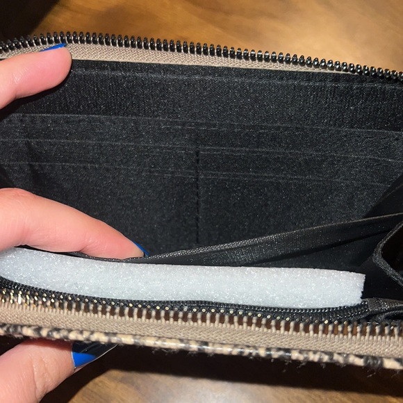 3/$20 🦋 Sasha New York Wallet | Faux Snakeskin | NWT - Picture 5 of 5